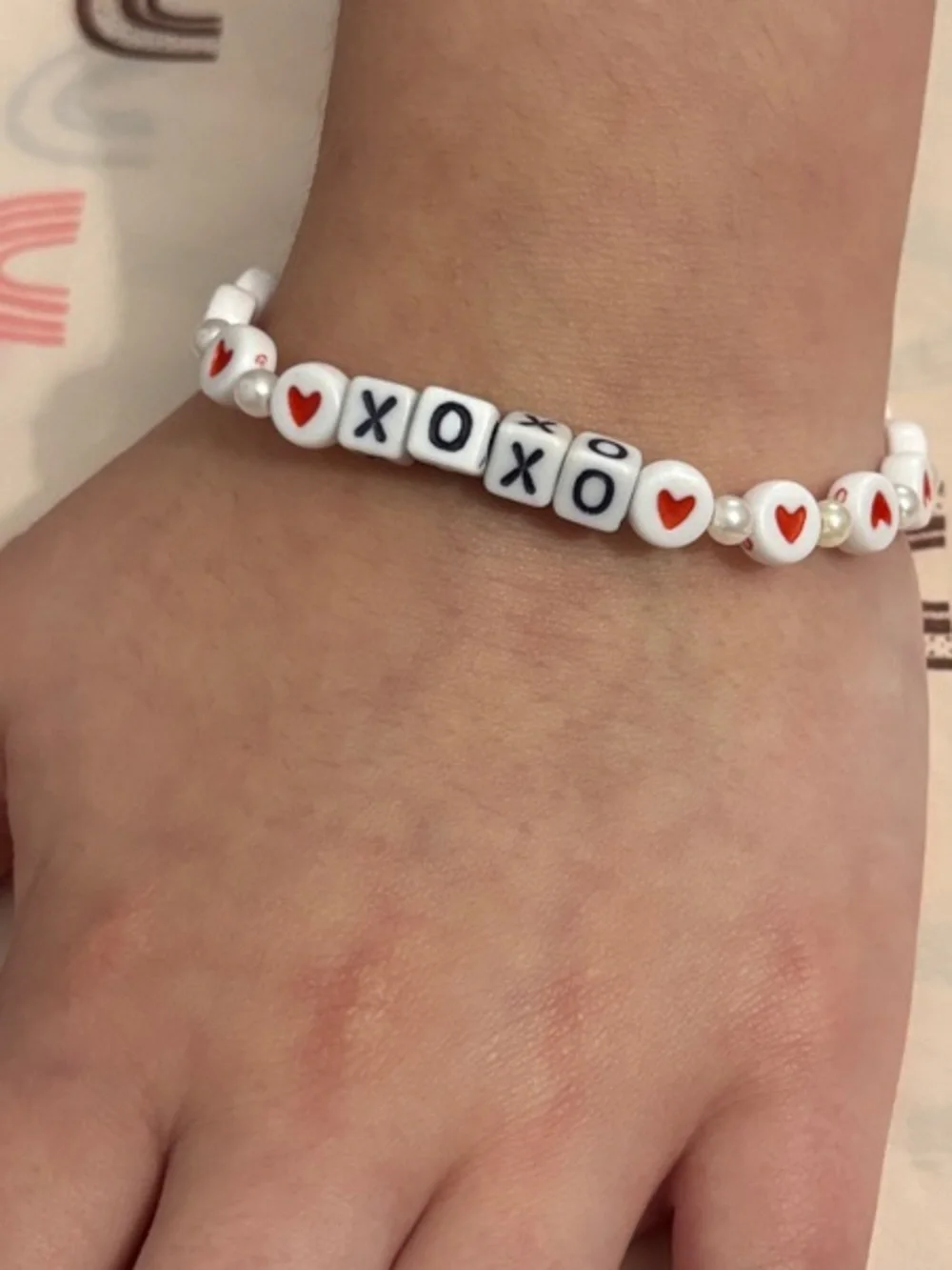 XOXO Kids Beaded Bracelet - White with Red Hearts